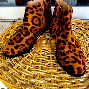 ANIMAL PRINT ANKLE BOOTS SZ 6